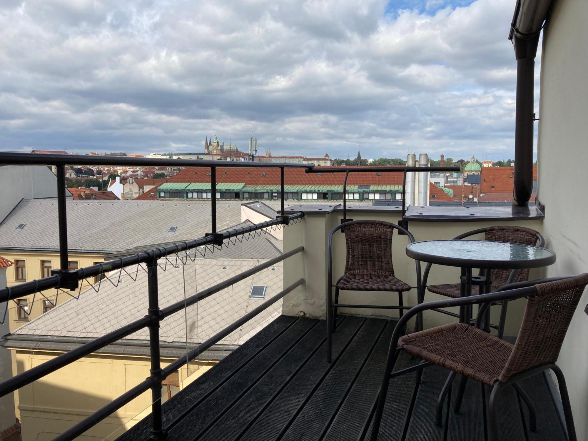 Castle View Apartment Прага Экстерьер фото