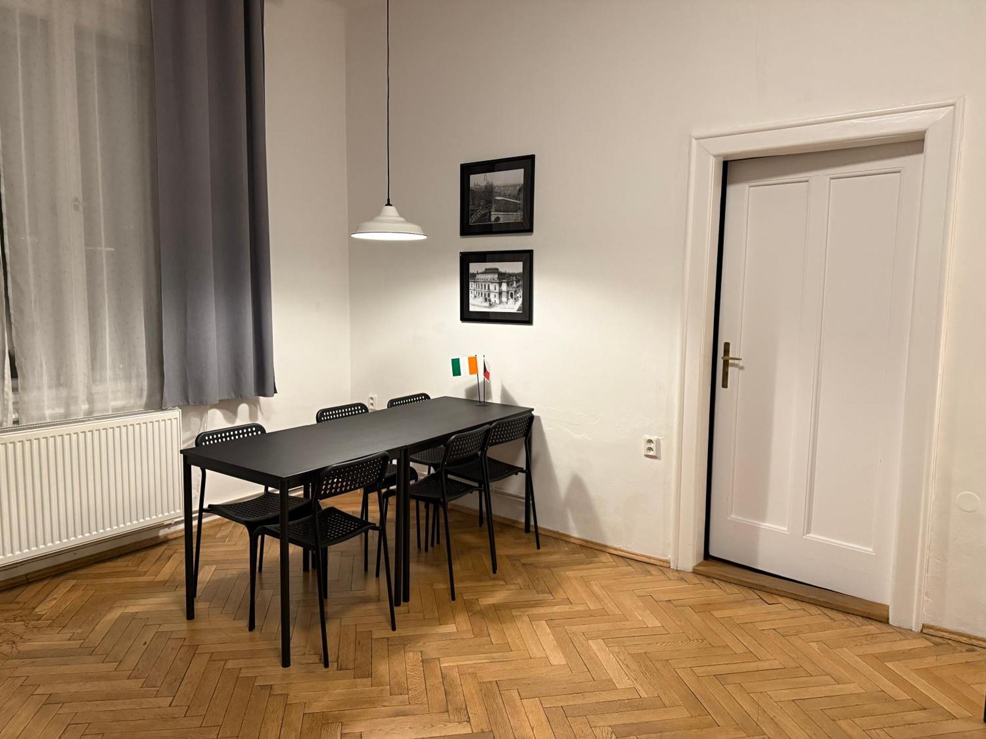 Castle View Apartment Прага Экстерьер фото